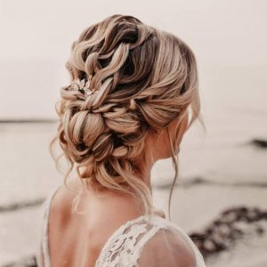 Coiffure de mariage bohème élégante